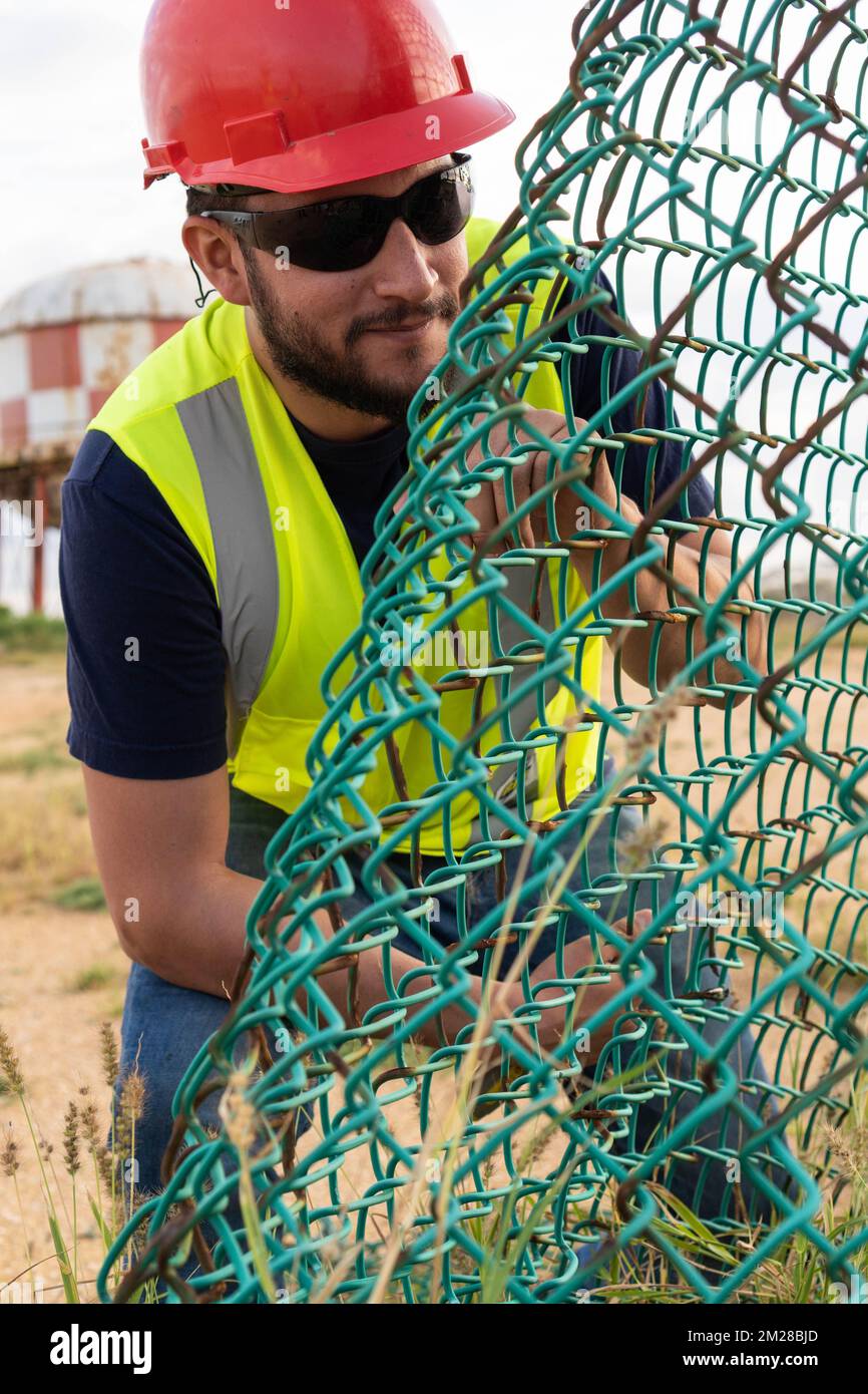 Man working at construction site hi-res stock photography and images ...