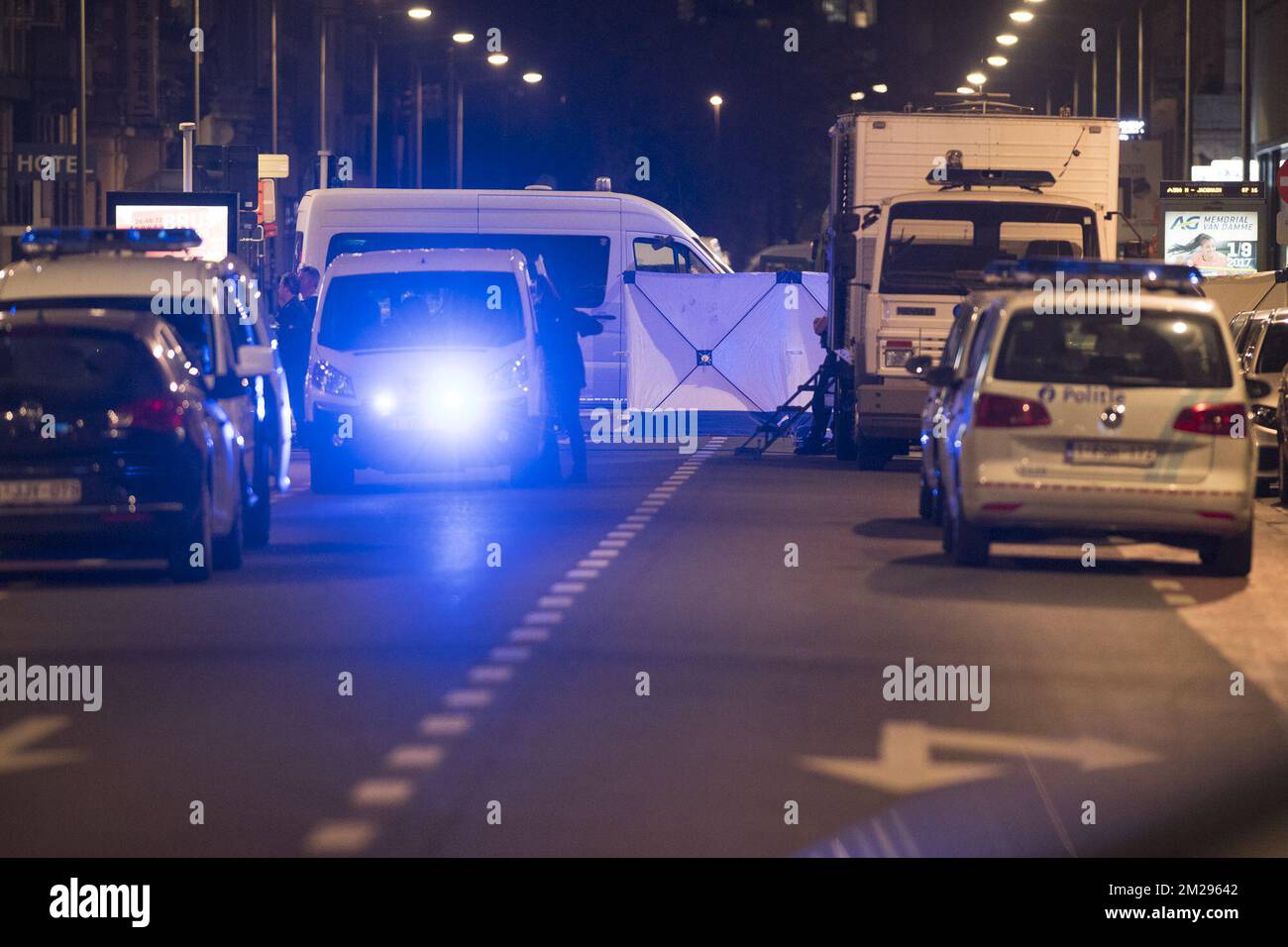 Police pictured at the scene where a man attacked soldiers with a knife and was shot in the Boulevard Emile Jacqmain - Emile Jacqmainlaan in the city centre of Brussels, Friday 25 August 2017. BELGA PHOTO LAURIE DIEFFEMBACQ  Stock Photo