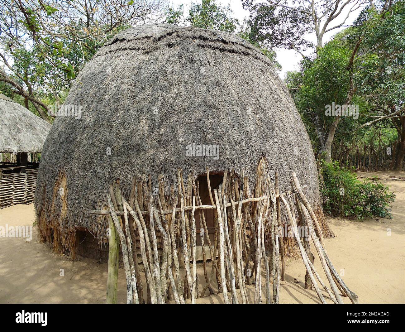 African Hut | Hutte Africaine 02/08/2017 Stock Photo