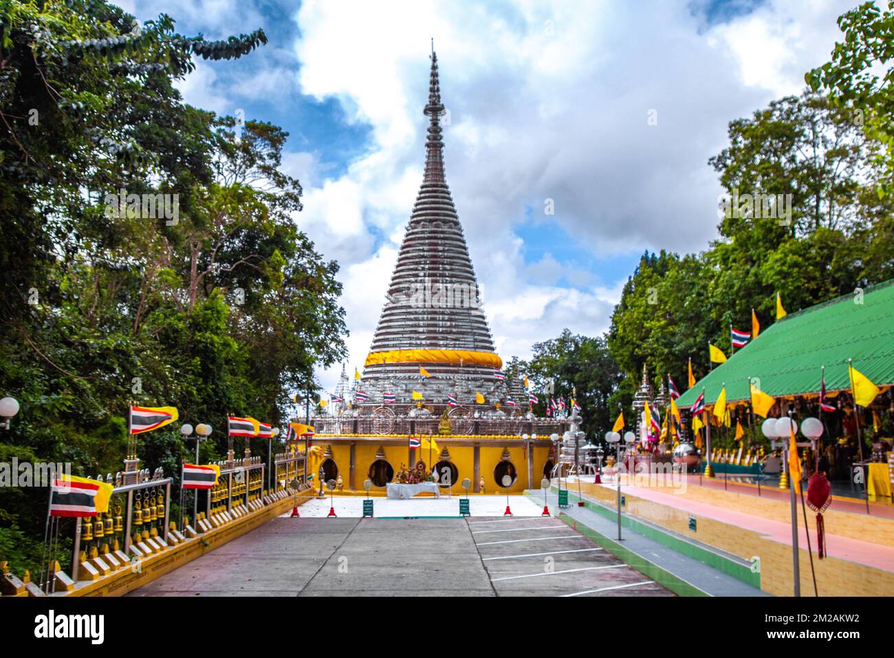 Phra Maha Chedi Tripob Trimongkol
