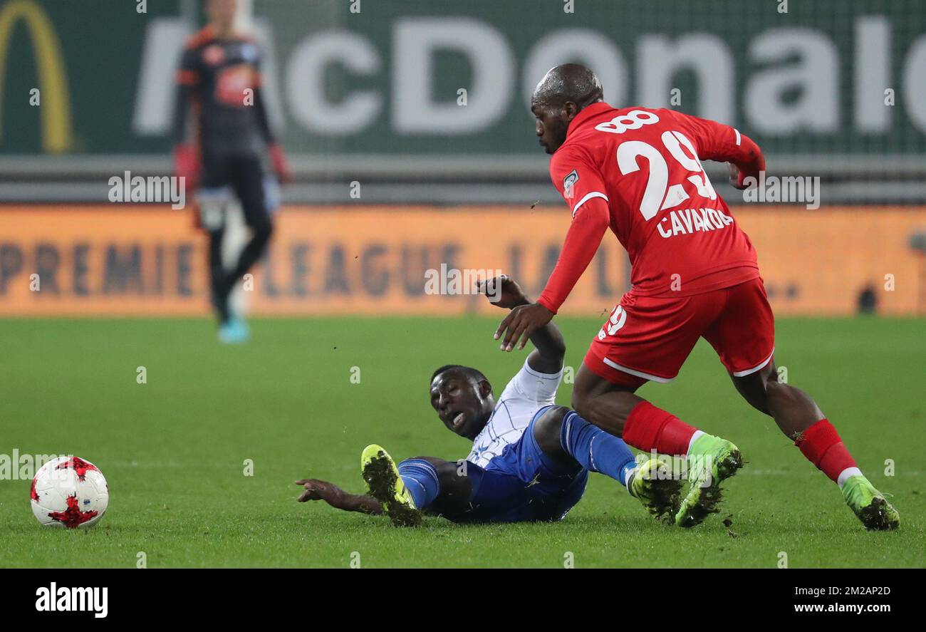 Gent's Deiver Machado and Standard's Luis Pedro Cavanda fight for the ball during the Jupiler Pro League match between KAA Gent and Standard de Liege and, in Gent, Friday 03 November 2017, on the day fourteen of the Jupiler Pro League, the Belgian soccer championship season 2017-2018. BELGA PHOTO VIRGINIE LEFOUR Stock Photo