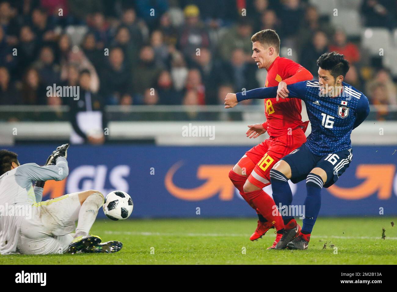 Belgium's Thorgan Hazard and Japan's midfielder Hotaru Yamaguchi fight for the ball during a friendly soccer game between Belgian national team Red Devils and Japan, Tuesday 14 November 2017, in Brugge. BELGA PHOTO BRUNO FAHY Stock Photo