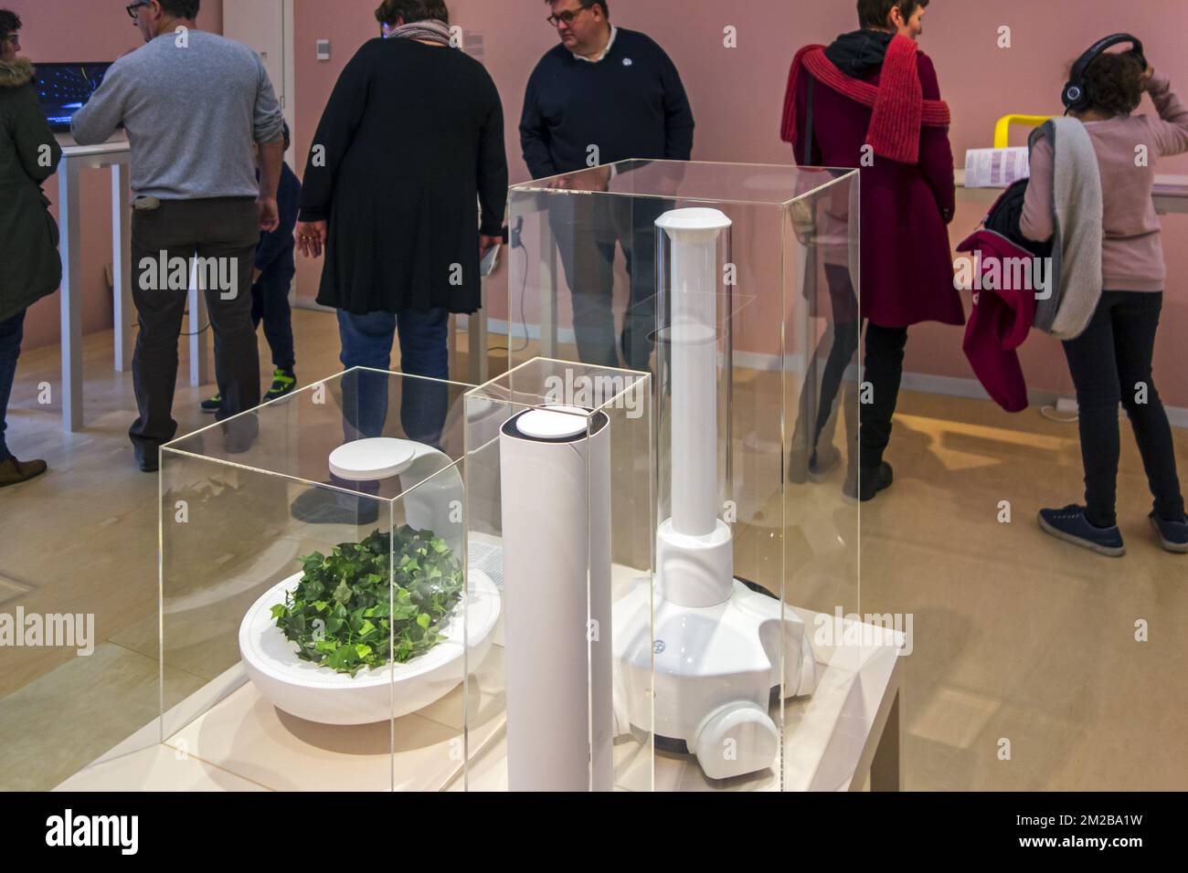 Patin, autonomous and adaptive domestic robot at exposition about robotics and artificial intelligence / AI | Patin, robot domestique à exposition concernant robotique et intelligence artificielle 26/11/2017 Stock Photo