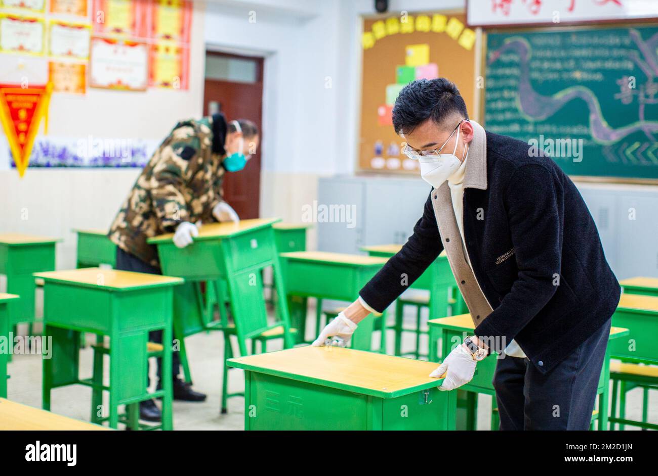 HOHHOT, CHINA - DECEMBER 14, 2022 - Teachers set up tables and chairs in a classroom at Hohhot No 6 Middle School in Inner Mongolia, China, Dec 14, 20 Stock Photo