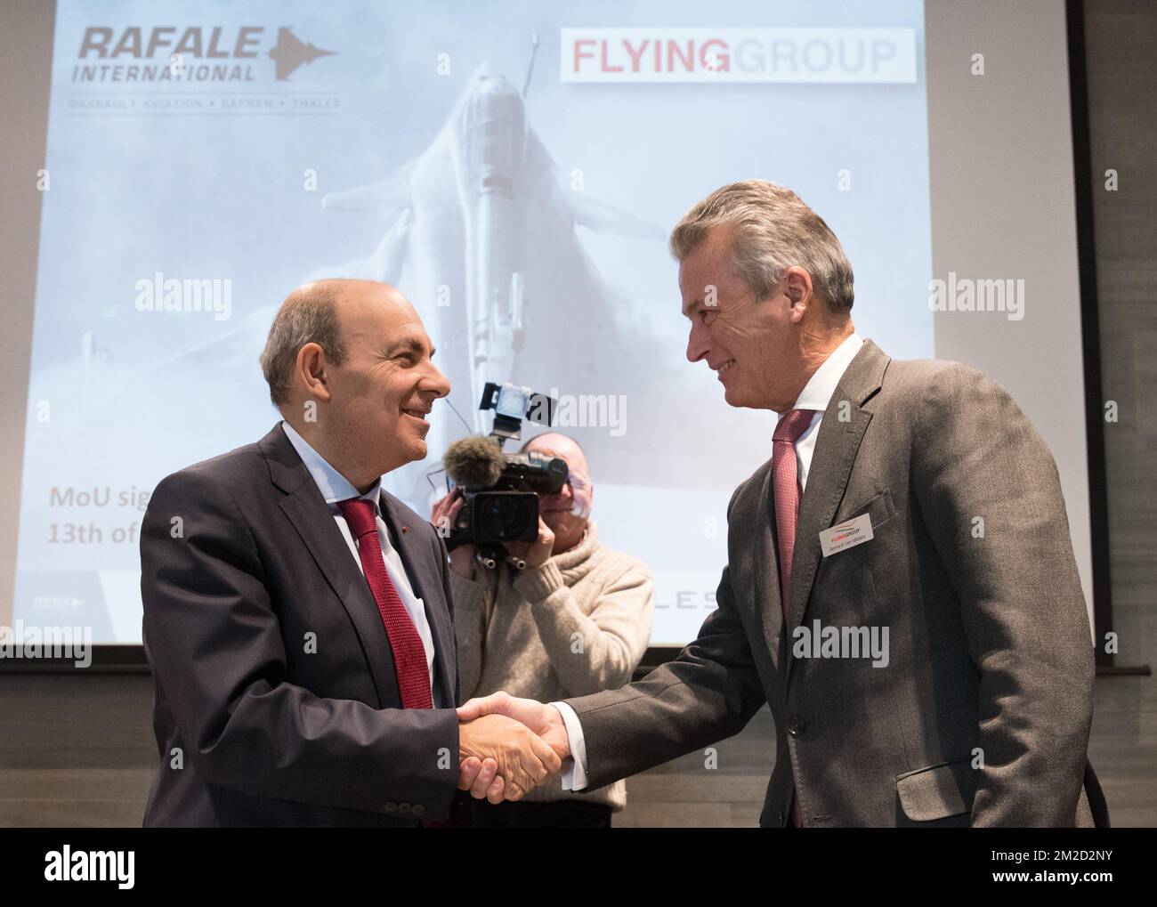 Flyinggroup hi-res stock photography and images - Alamy