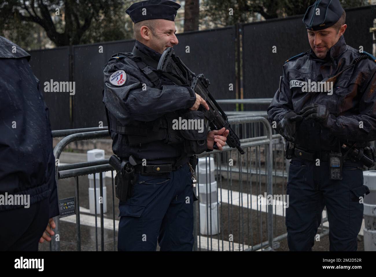 Police officers in charge of security at the Nice Carnival. | Policiers en charge de la sécurité du Carnaval de Nice. 17/02/2018 Stock Photo