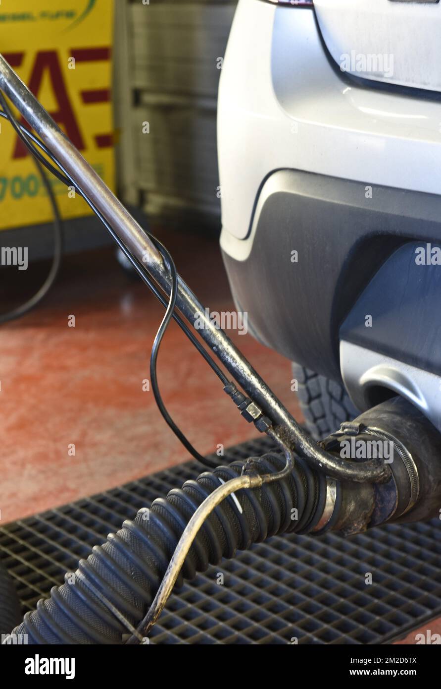 Vehicule inspection | Controle technique 20/02/2018 Stock Photo