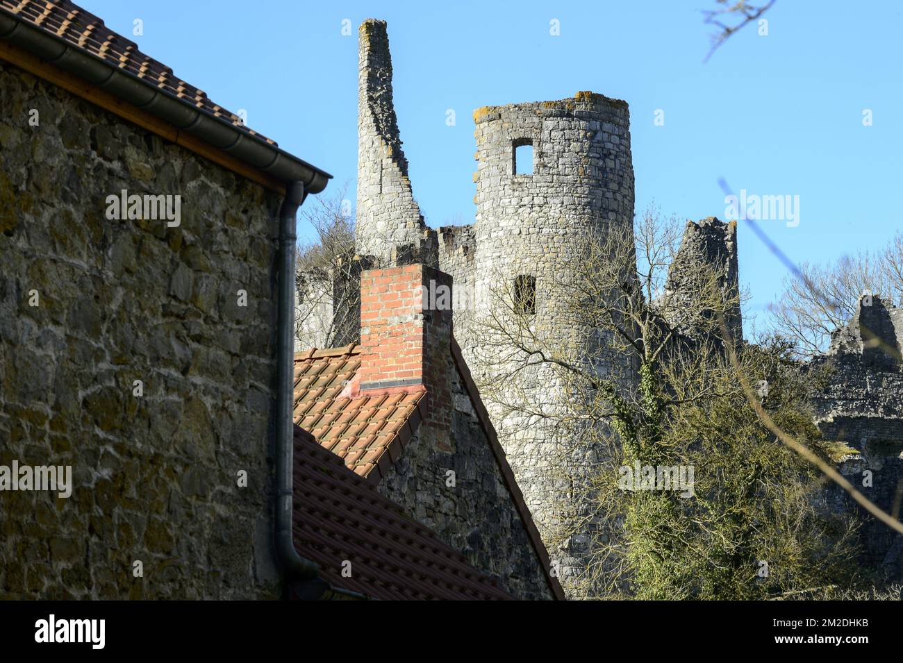 Ruins of the Montaigle Castle in the Molignee valley | Ruines du chateau de Montaigle dans la vallee de la Molignee 26/02/2018  Stock Photo