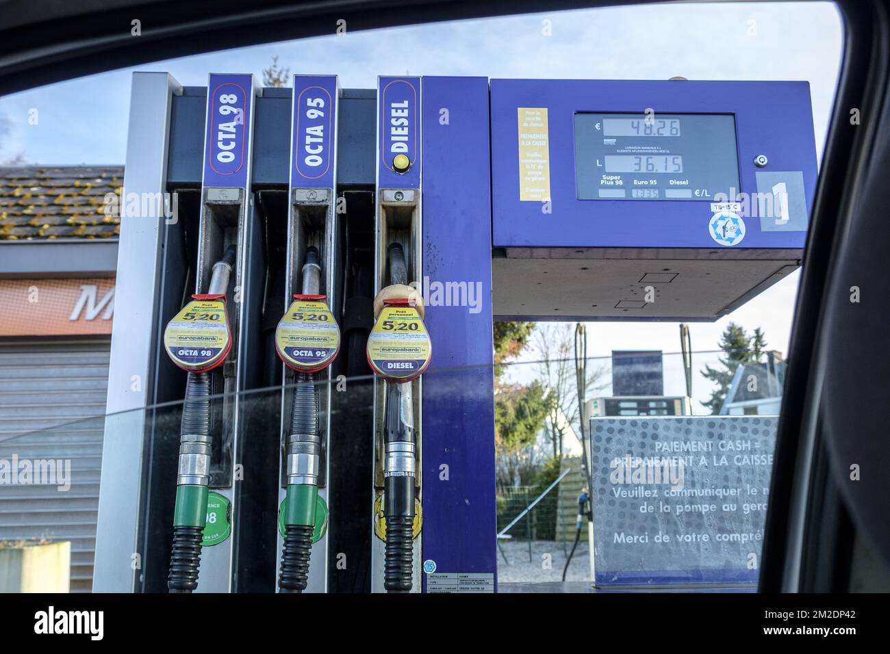 Refueling at the gas station | Faire le plein a la pompe 11/03/2018  Stock Photo