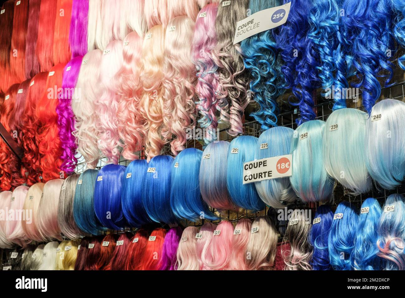 Ninth edition of Made in Asia in Brussels - Coloured wigs | Neuvieme edition du salon Made in Asia Culture pop manga asiatique Perruques de couleurs 17/03/2018 Stock Photo
