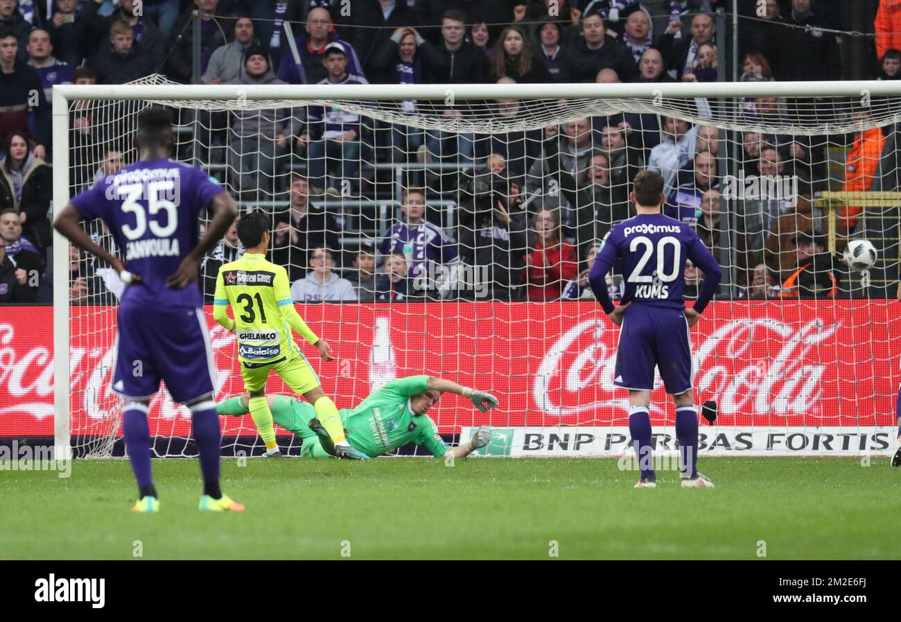 Gent's Yuya Kubo (2L) scores the 0-2 goal in the rebound of a stopped penalty by Anderlecht's goalkeeper Matz Sels (C) during the Jupiler Pro League match of Play-Off group 1, between RSC Anderlecht and KAA Gent, in Brussels, Sunday 01 April 2018, on day one of the Play-Off 1 of the Belgian soccer championship. BELGA PHOTO VIRGINIE LEFOUR Stock Photo