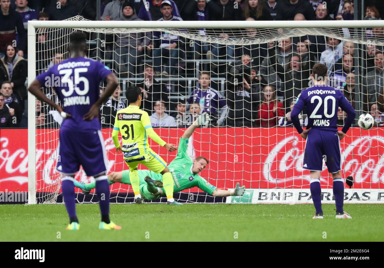 Gent's Yuya Kubo (2L) scores the 0-2 goal in the rebound of a stopped penalty by Anderlecht's goalkeeper Matz Sels (C) during the Jupiler Pro League match of Play-Off group 1, between RSC Anderlecht and KAA Gent, in Brussels, Sunday 01 April 2018, on day one of the Play-Off 1 of the Belgian soccer championship. BELGA PHOTO VIRGINIE LEFOUR Stock Photo