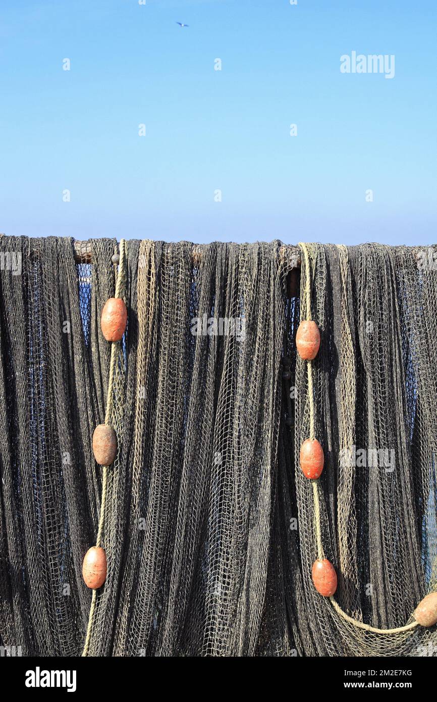 Drying the sun fishing nets in the pond edge of Thau, Pointe Courte in Sete | Séchage des filets de pêche au soleil au bord de l'Etang de Thau, Pointe Courte à Sète 11/10/2008 Stock Photo
