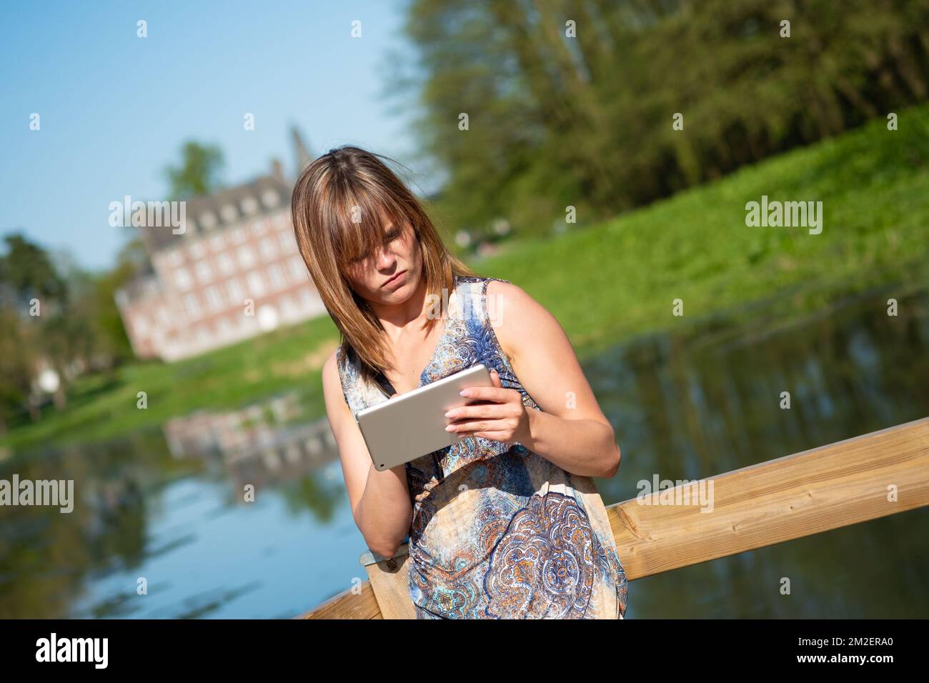 Young woman with a tablet. | Femme avec une tablette. 05/05/2016 Stock Photo