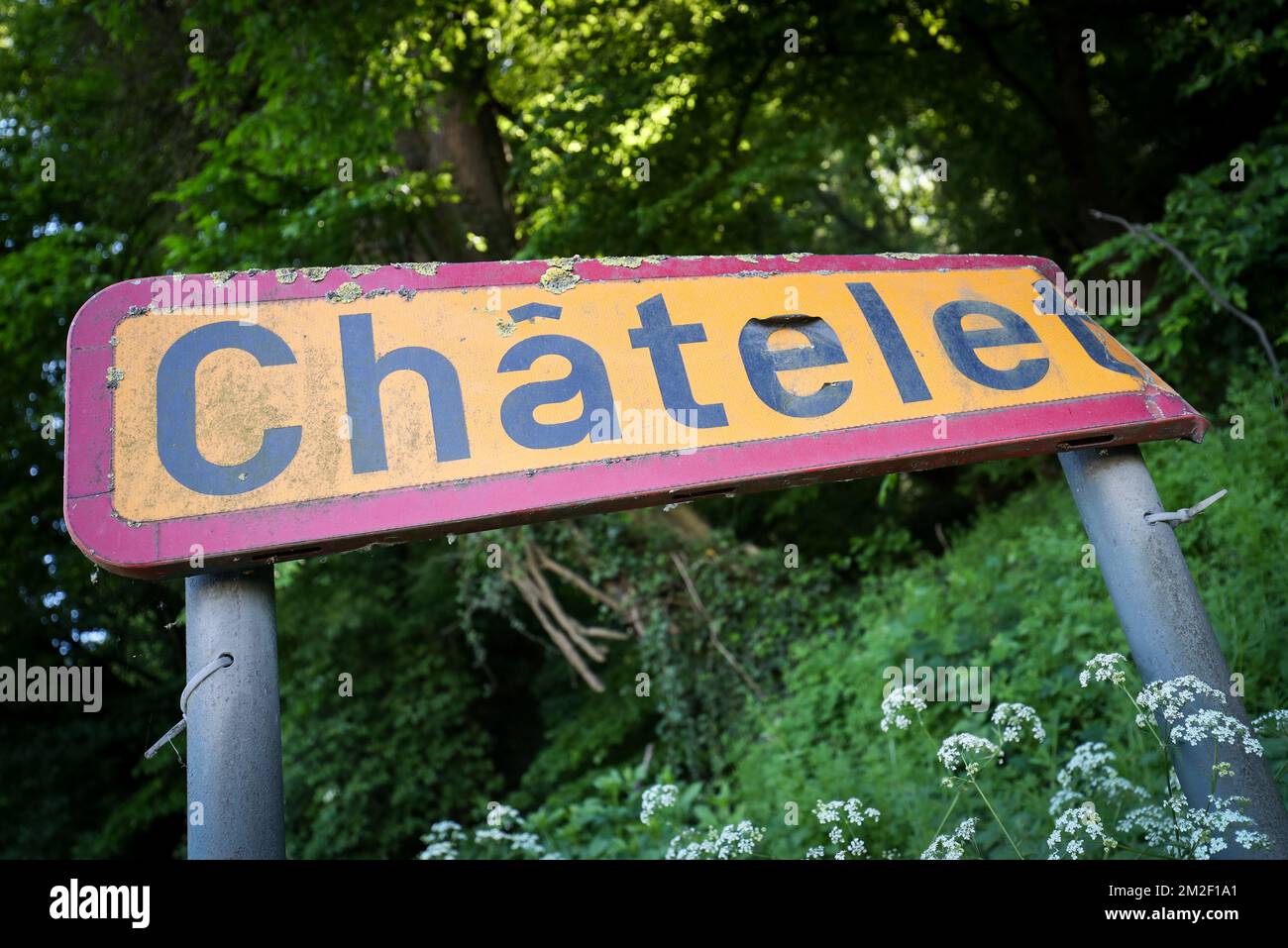 Illustration shows the name of the Chatelet municipality on a road sign ...