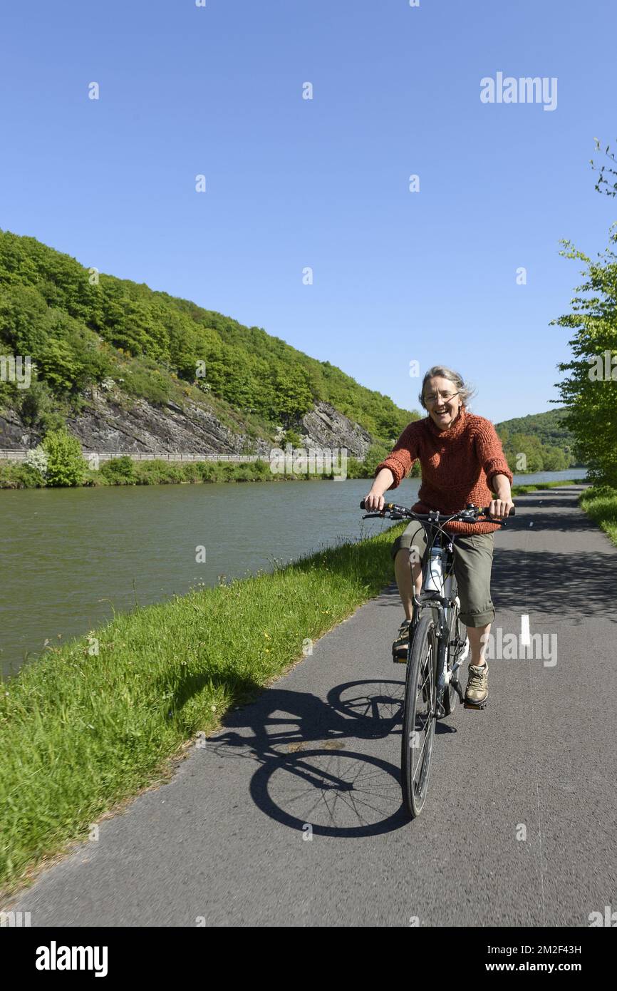 The Voie Verte along the river Meuse is a pedestrian and bike path between Givet and Charleville-Meziere La voie verte trans-ardenne entre Givet et Charleville-Meziere longe la Meuse. La voie est prevue pour permettre aux cyclistes et aux pietons d'emprunter la voie en toute securite. 05/05/2018 Stock Photo