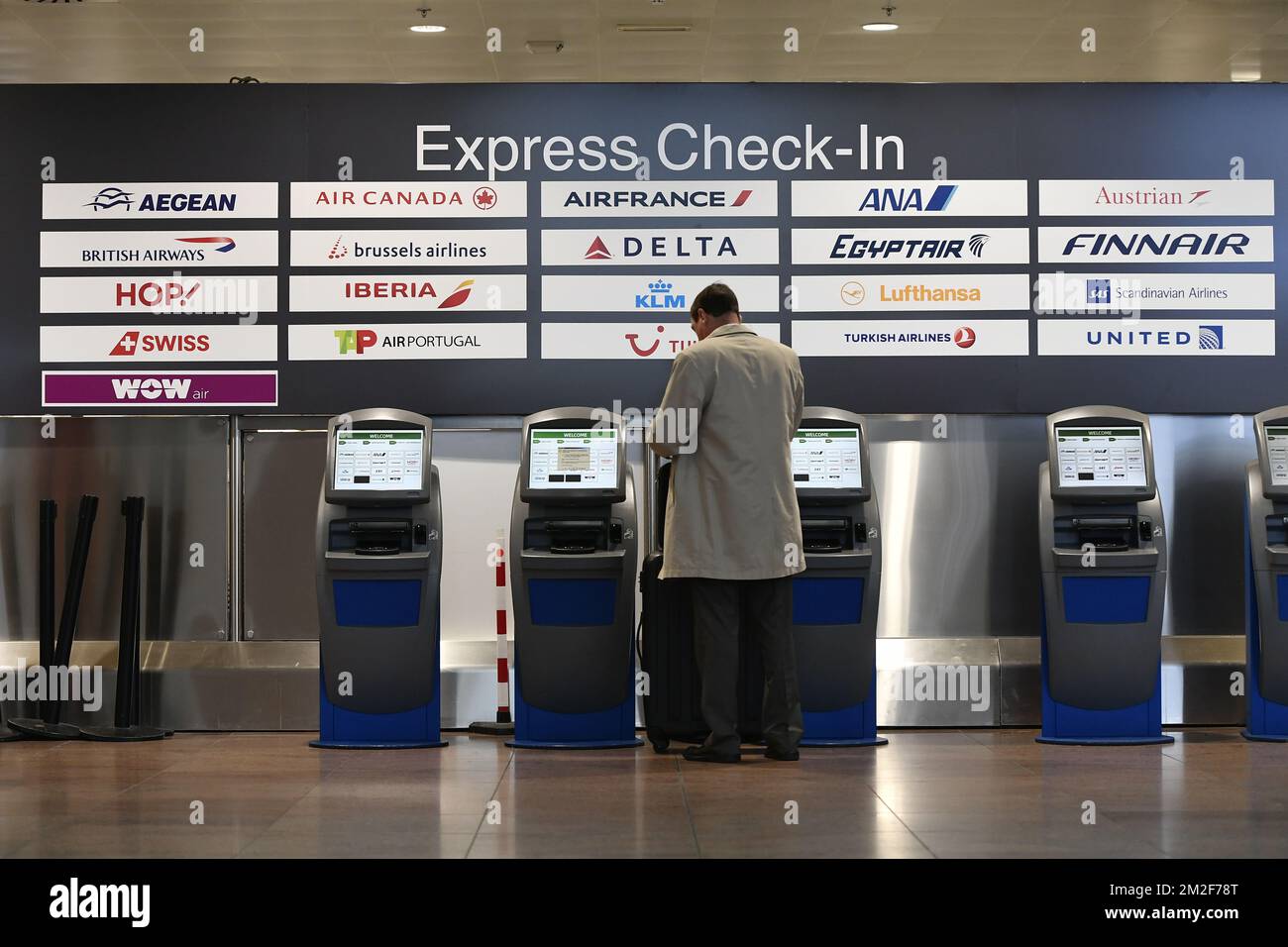 Express check in hi-res stock photography and images - Alamy