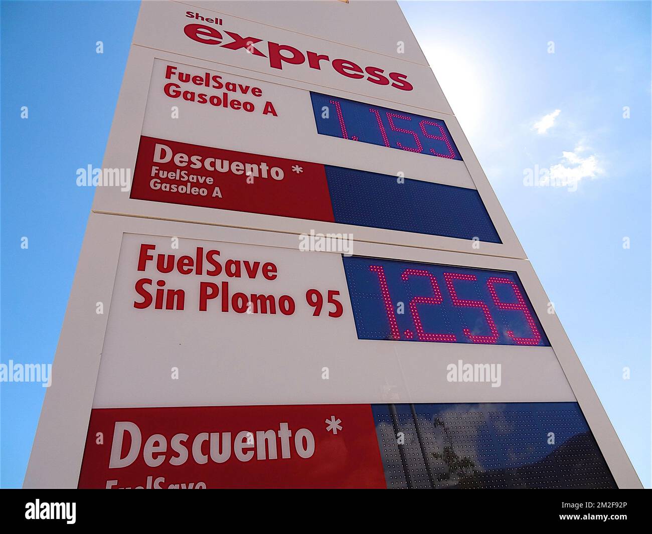 Shell petrol pump 2018 hires stock photography and images Alamy