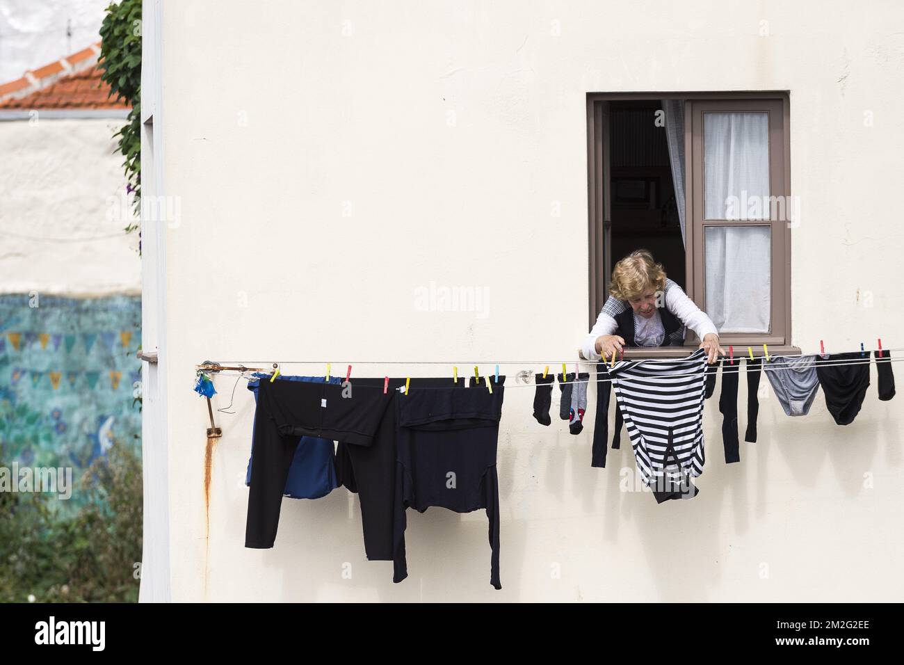 Séchage du linge sur le balcon Banque de photographies et d'images à haute  résolution - Alamy