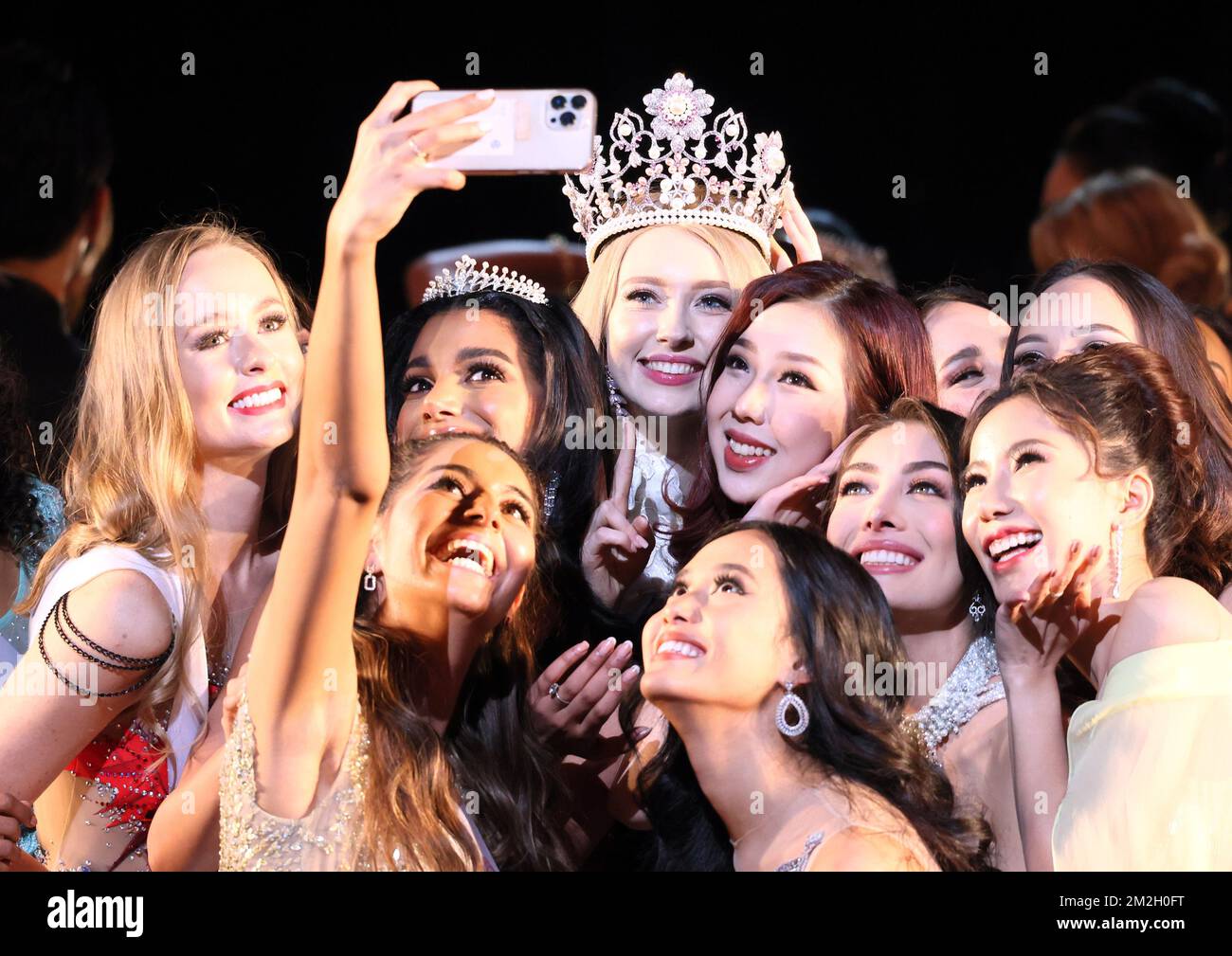 Tokyo, Japan. 13th Dec, 2022. Miss Germany Jasmin Selberg (C) of Miss International 2022 takes a selfie with other contestants after the Miss International Beauty Pageant 2022 in Tokyo on Tuesday, December 13, 2022. 66 beauties from the world gathered in Tokyo for the Miss International Beauty pageant, the first time in three years. Credit: Yoshio Tsunoda/AFLO/Alamy Live News Stock Photo