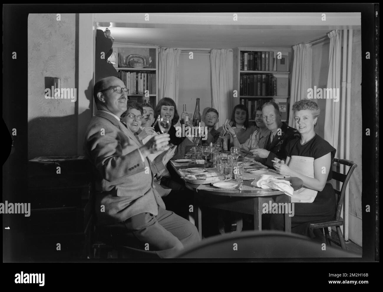 Dinner party , Dinner parties, Chamberlain, Samuel, 18951975. Samuel Chamberlain Photograph