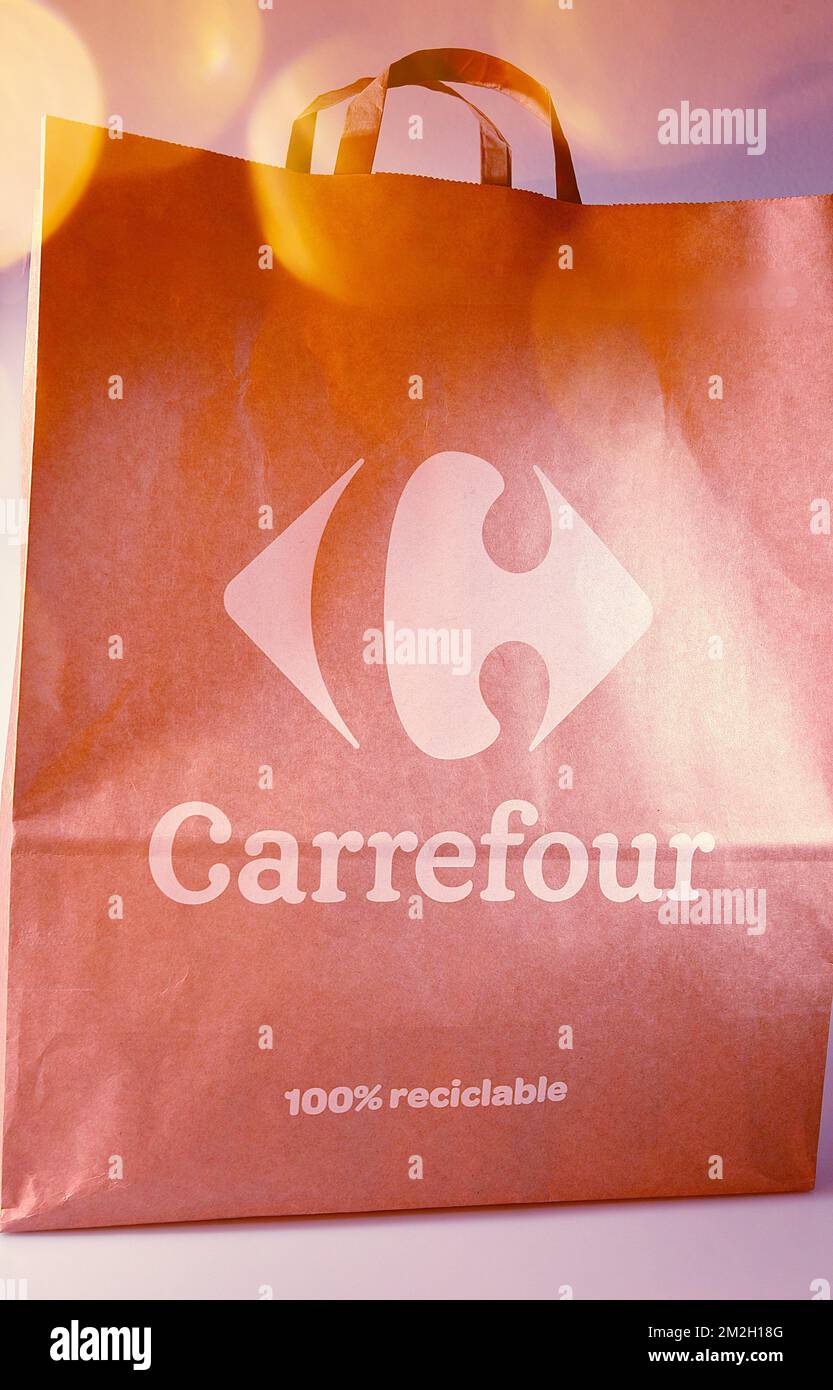 Carrefour paper shopping bags | Sacs papier Carrefour 17/07/2018 Stock Photo