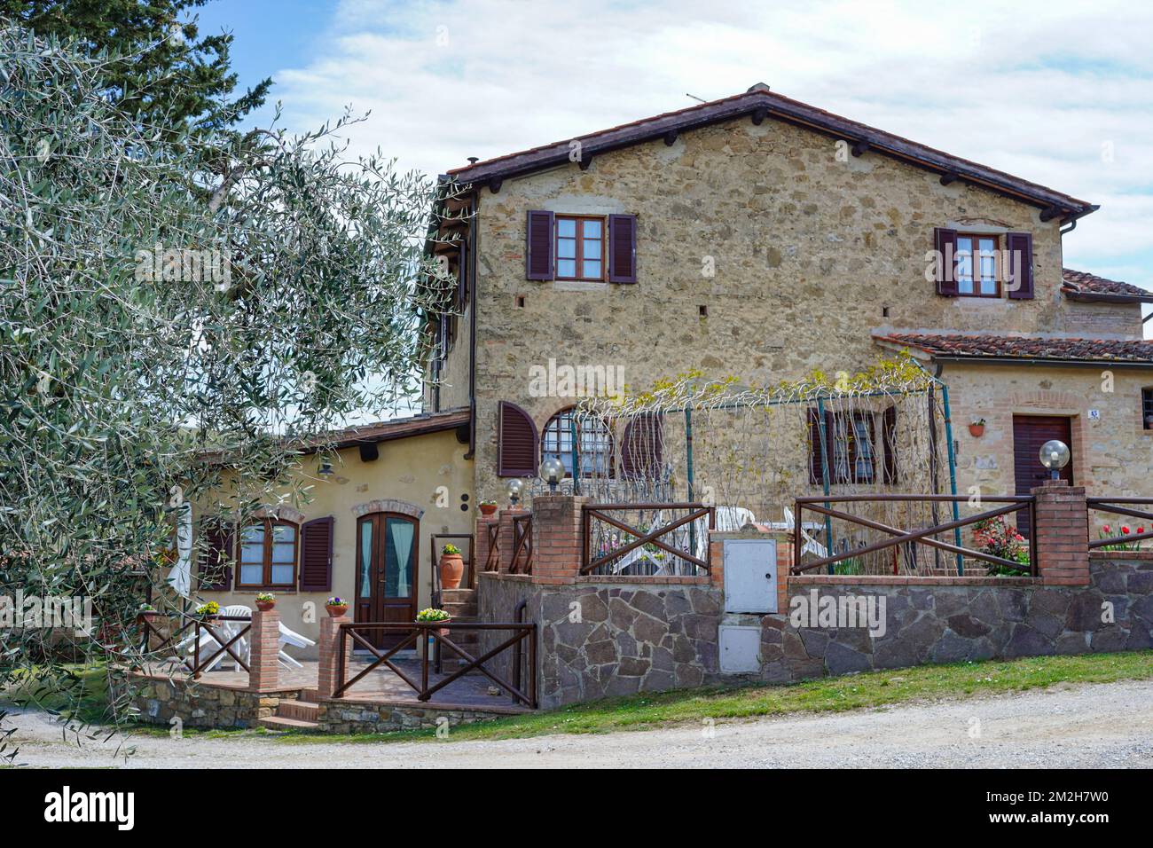 Tuscan stone farmhouse hi-res stock photography and images - Alamy