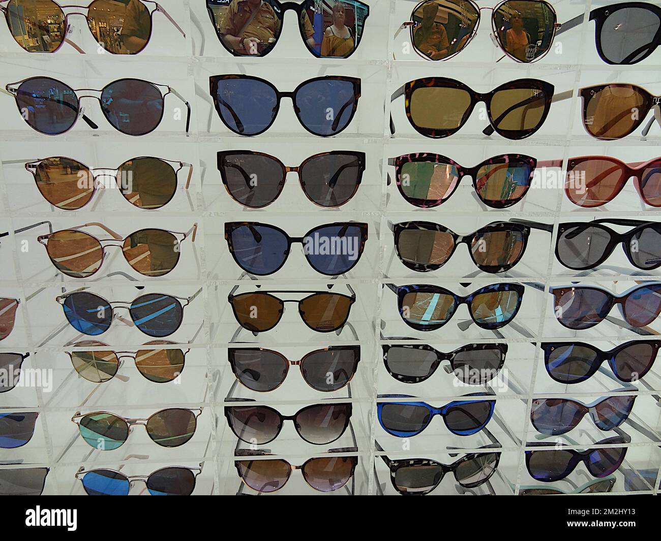 Lunettes hi-res stock photography and images - Page 3 - Alamy