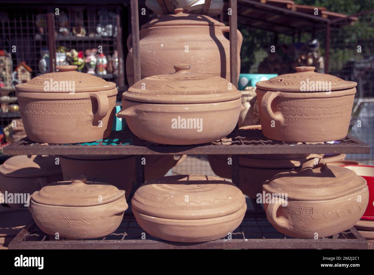Clay pottery pieces hi-res stock photography and images - Alamy
