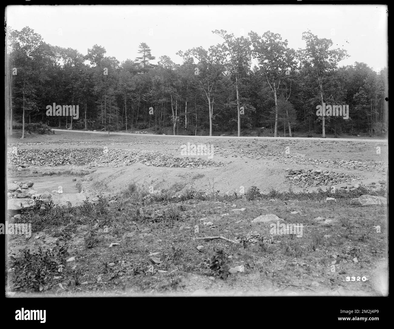 Distribution Department, Low Service Spot Pond Reservoir, vicinity of Hadley Cove, Section 6 (compare with Landscape Architects' photograph No. 22), Stoneham, Mass., Jul. 20, 1900 , waterworks, reservoirs water distribution structures, construction sites Stock Photo