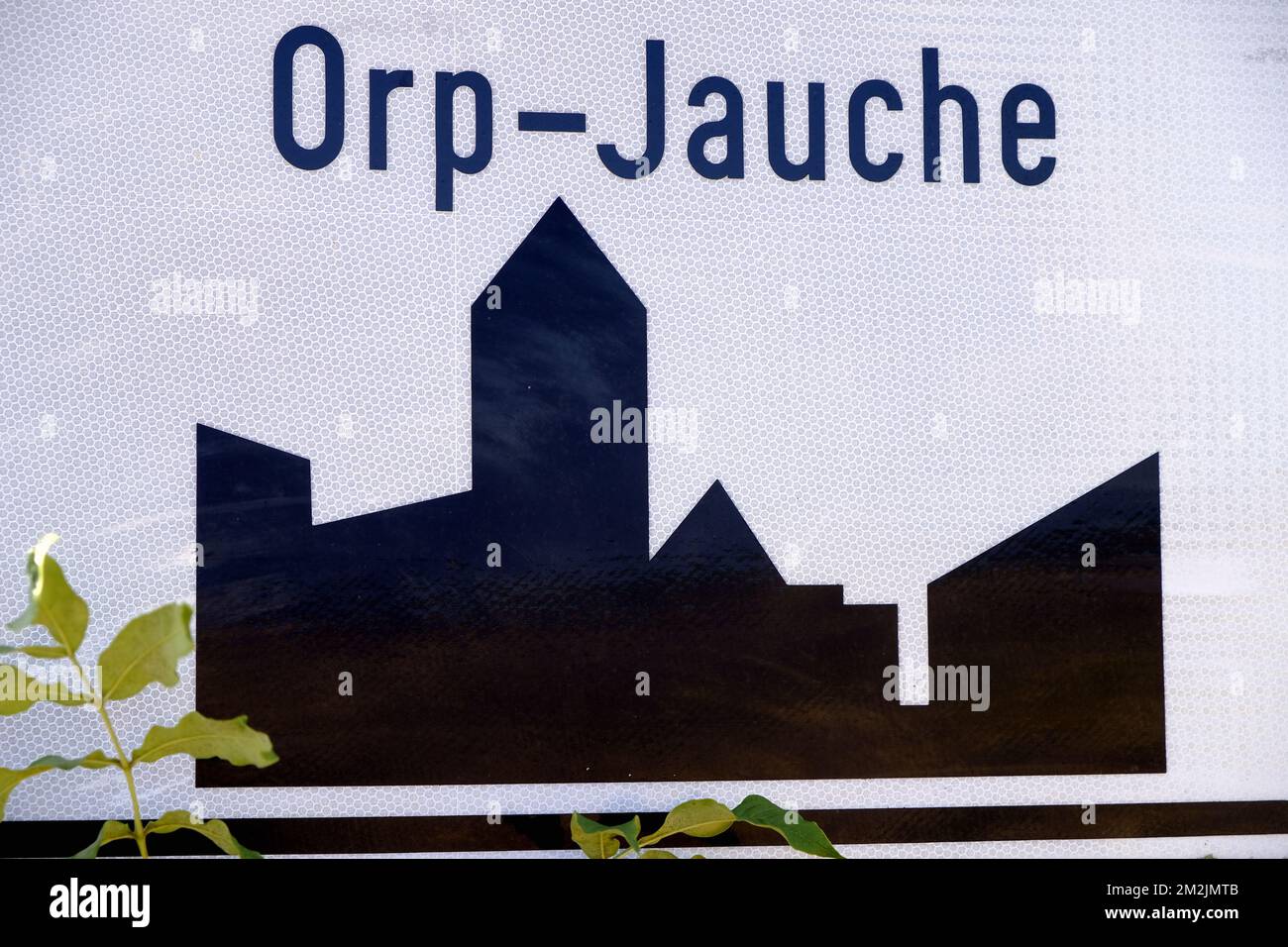Illustration shows the name of the Orp-Jauche municipality on a road ...