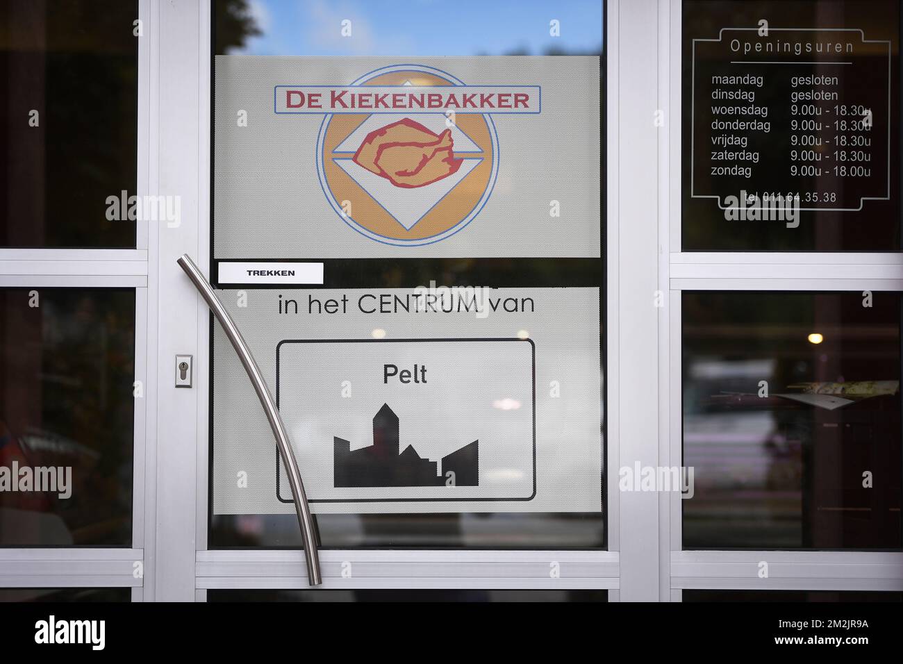 Illustration shows the name of the Pelt municipality on a road sign ...