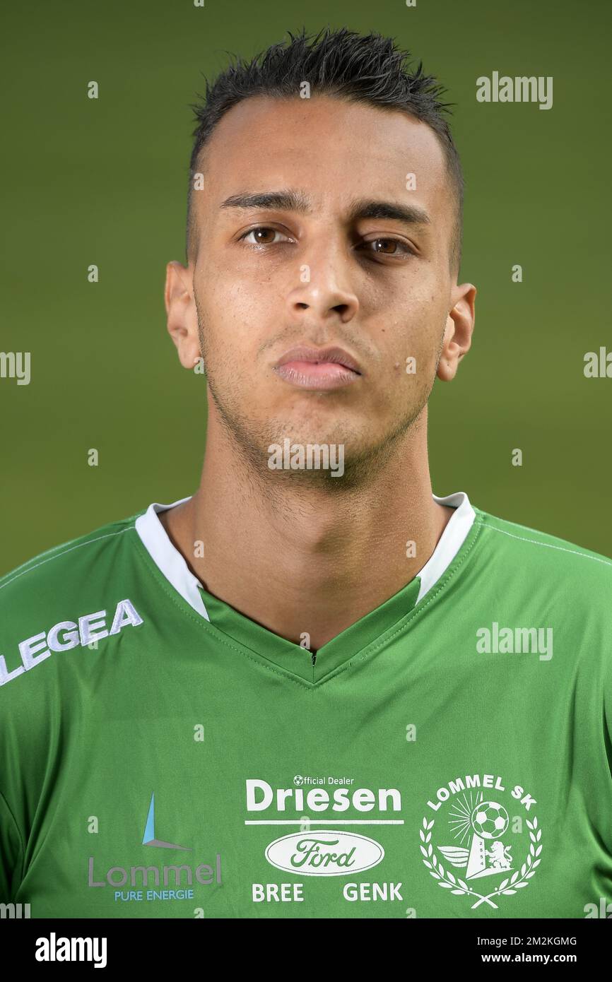 Lommel's Leonardo Miramar Rocha poses for photographer at the 20182019
