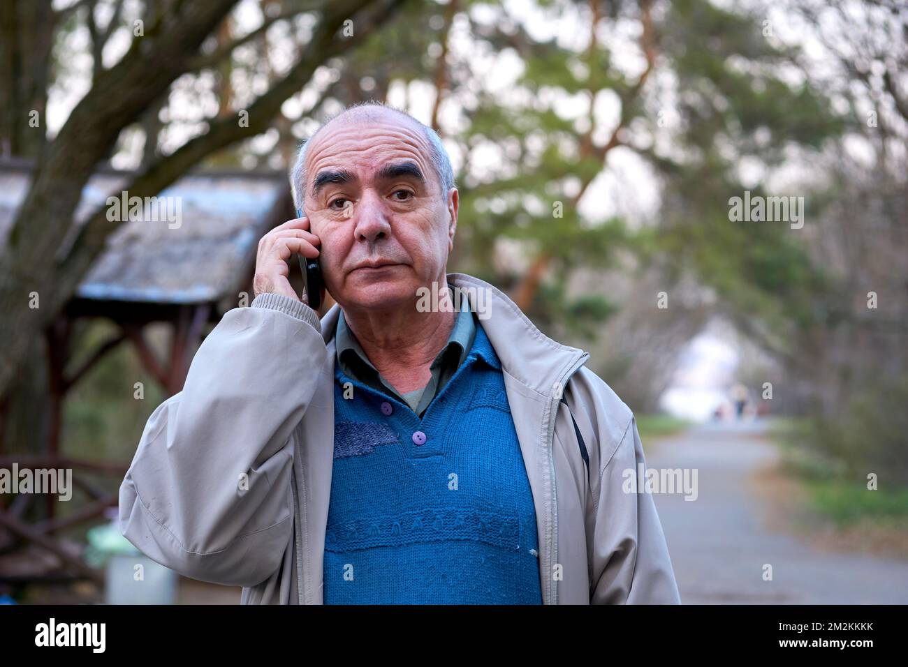 Elderly man walking phone hi-res stock photography and images - Alamy