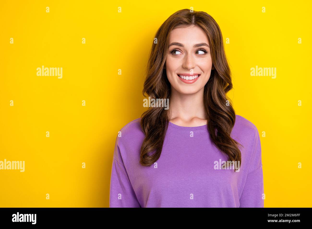Portrait photo of young toothy beaming smiling woman brown wavy hairdo ...