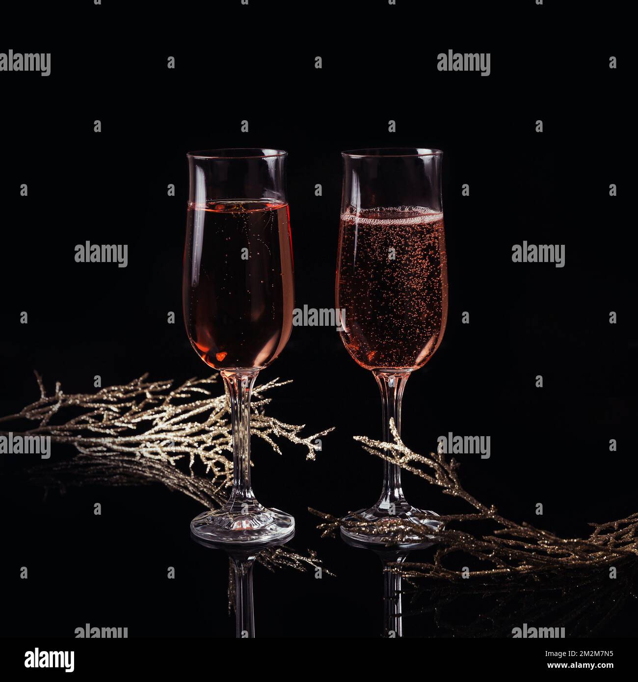 Two glasses champagne black hi-res stock photography and images - Alamy