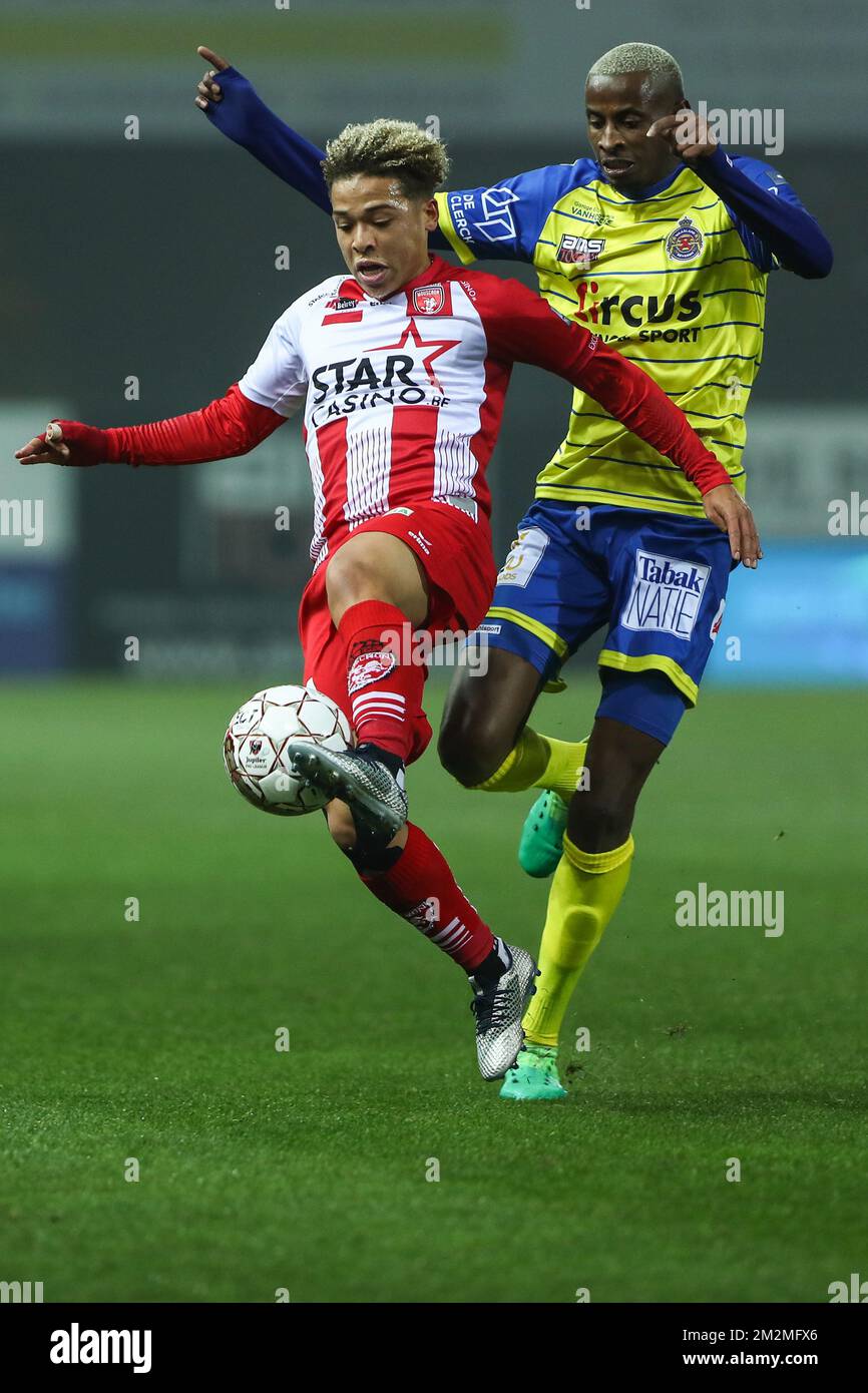 7th January 2012. FA Cup 3rd Round Football - Swindon Town Vs Wigan  Athletic. Paul Benson of Swindon Town celebrates after putting Swindon Town  2-1 up against Premiership Wigan. Photographer: Paul Roberts/OneUpTop/Alamy