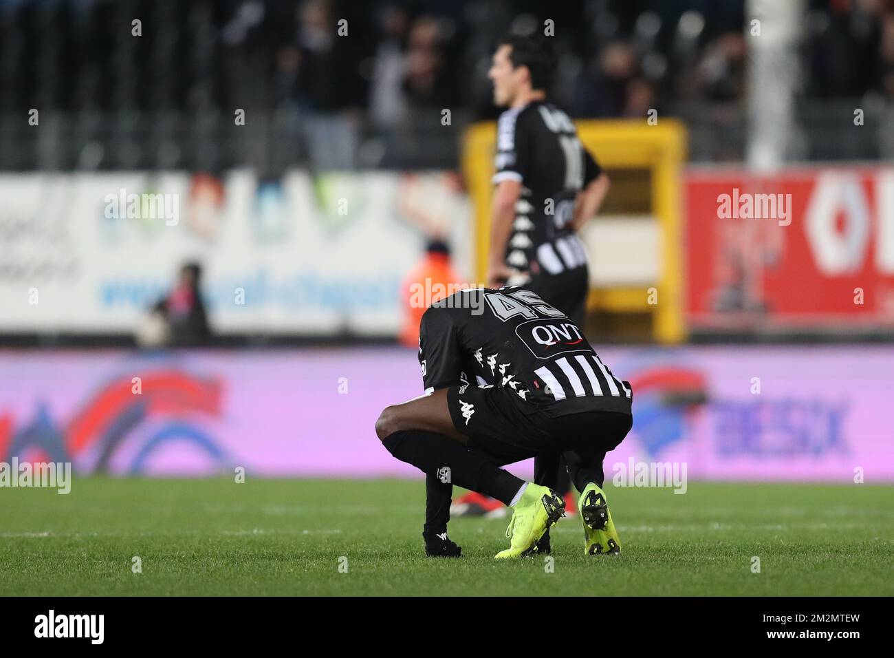 players look dejected after a soccer game between JPL clubs Sporting Charleroi and KRC Genk, Wednesday 05 December 2018 in Charleroi, in the 1/8th finals of the 'Croky Cup' Belgian cup.
