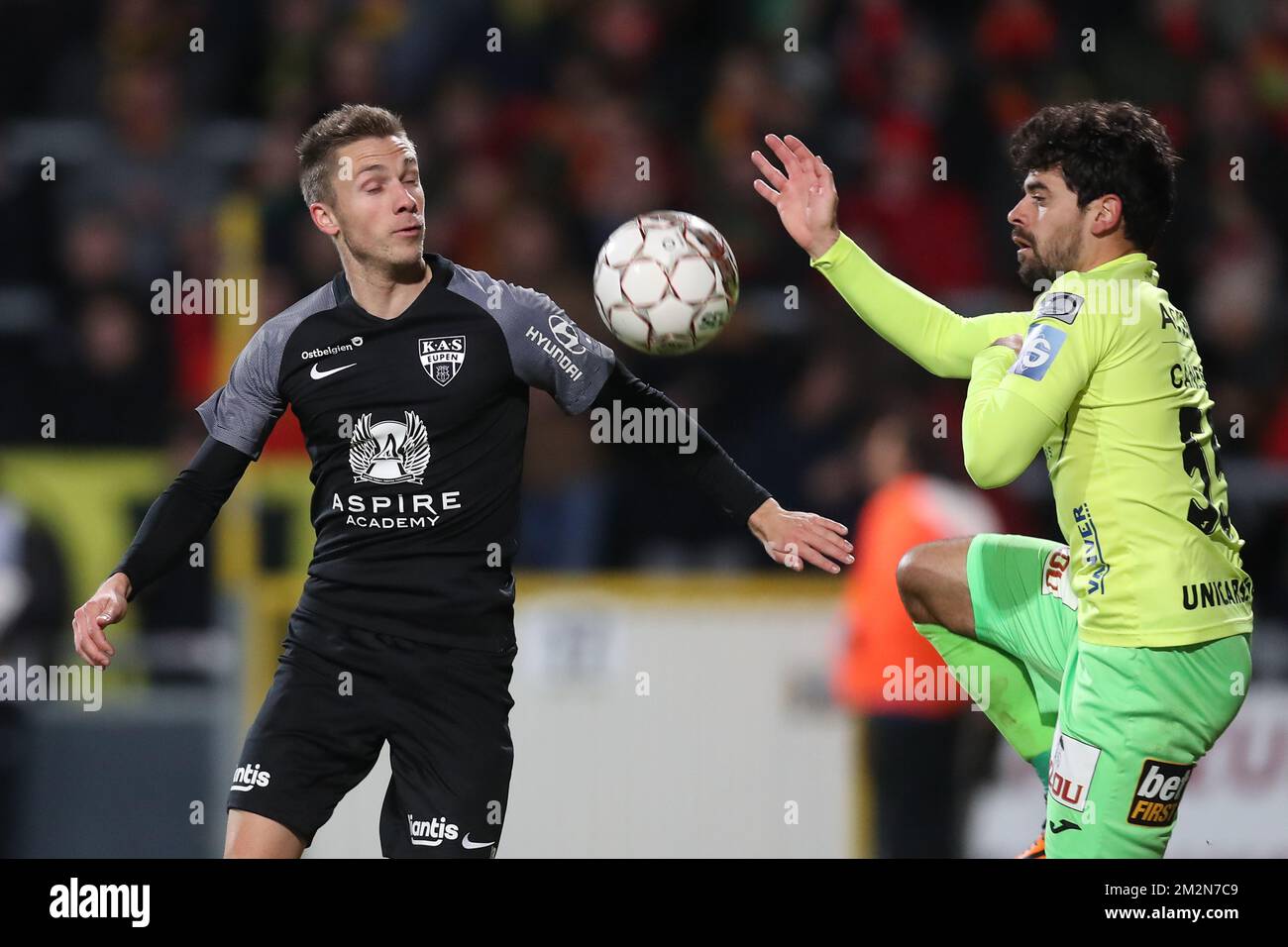 Eupen's Nils Schouterden and Oostende's Fernando Canesin fight for the ball during a soccer game between KAS Eupen and KV Oostende, Wednesday 19 December 2018 in Eupen, in the quarter-finals of the 'Croky Cup' Belgian cup. BELGA PHOTO BRUNO FAHY Stock Photo