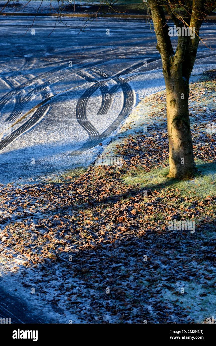 tyre tracks in snow Stock Photo - Alamy