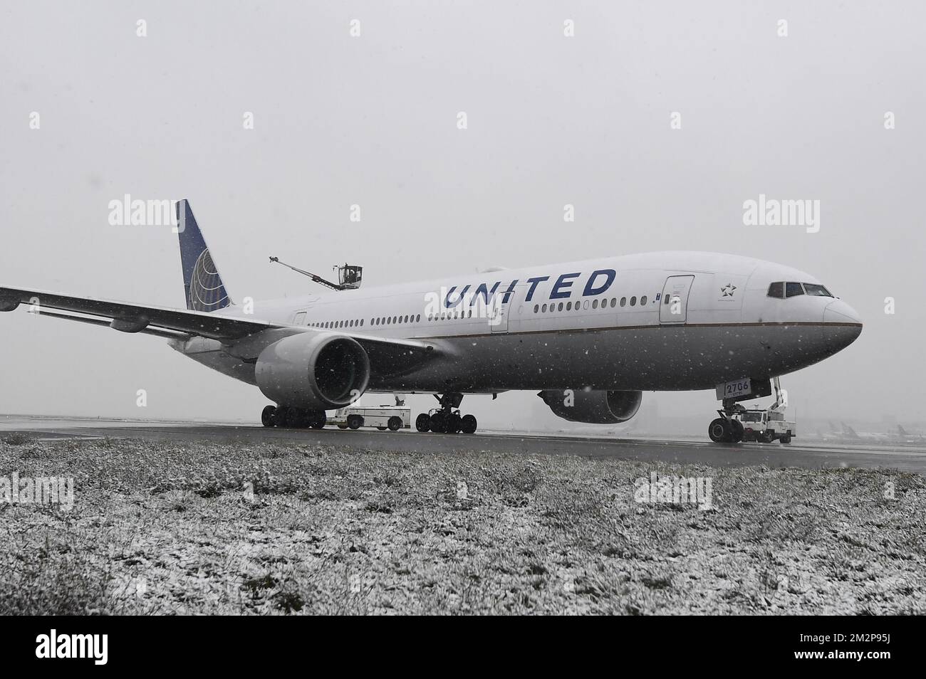 Illustration picture shows a plane of United on the tarmac of Brussels Airport, Belgium, Wednesday 30 January 2019. A new snow streak has touched Belgium. BELGA PHOTO DIRK WAEM  Stock Photo
