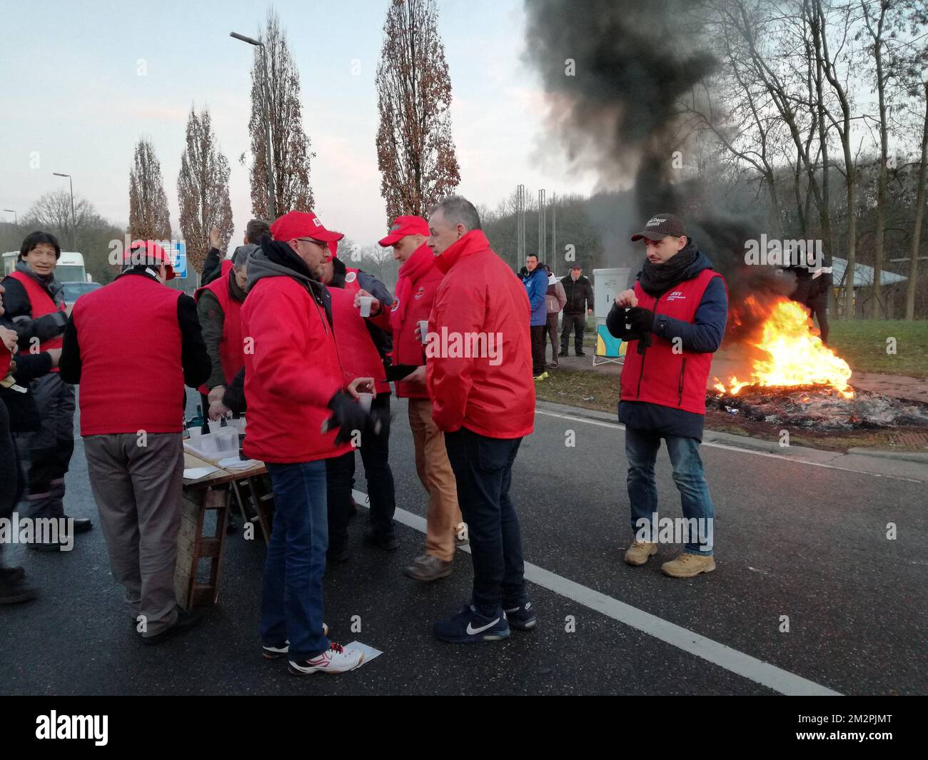 Illustration shows union workers making piquets line in Genk Noord zoning, part of a national general strike, Wednesday 13 February 2019. Belgian trade unions have called a national strike on 13 February after disagreement on a framework wage agreement for the next two years, 0.8 in addition to the automatic index rise is not enough. BELGA PHOTO JORIS VLIEGEN  Stock Photo