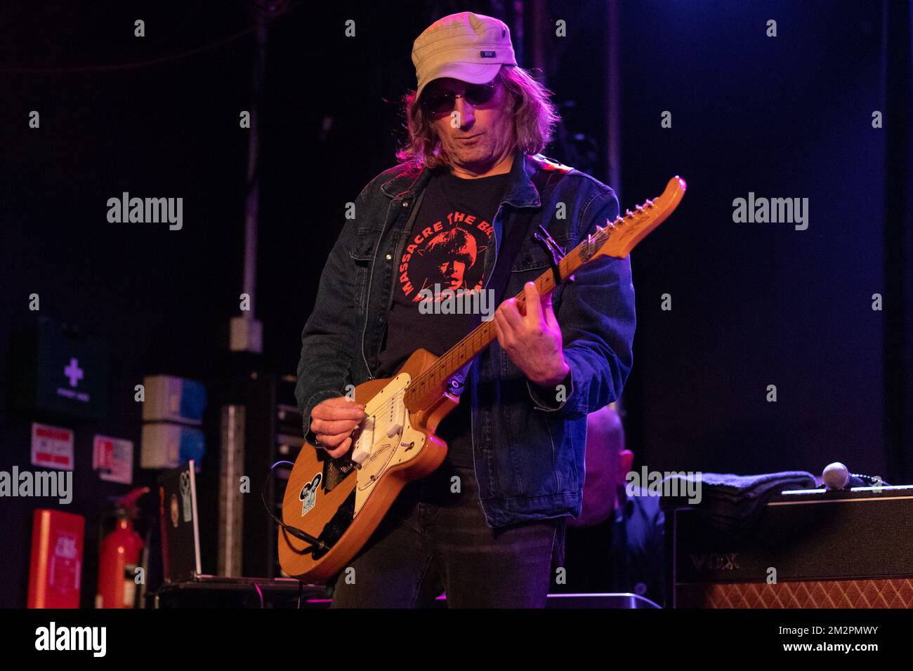 Oxford, United Kingdom. 12th, December 2022. The English rock band The Chameleons performs a live concert at the O2 Academy Oxford in Oxford. Here guitarist Neil Dwerryhouse is seen live on stage. (Photo credit: Gonzales Photo – Per-Otto Oppi). Stock Photo