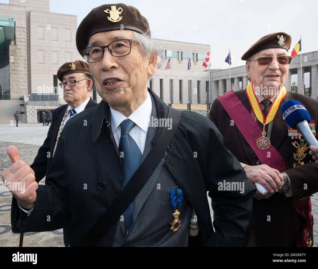 Korea memorial ceremony hi-res stock photography and images - Page 6 - Alamy, image size:1300x1098