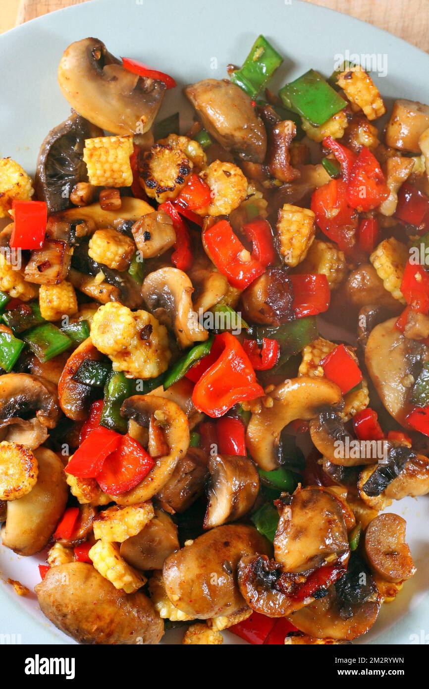 cooked stir fry vegetables Stock Photo - Alamy