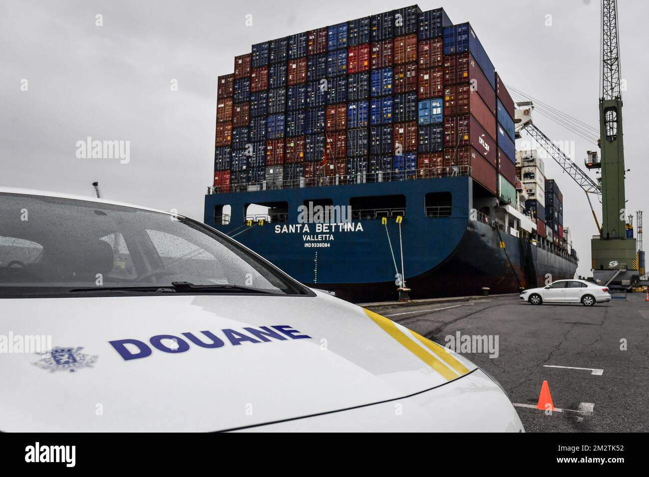 Customs Rummage Case Illustration picture shows a press visit during a control action with ...