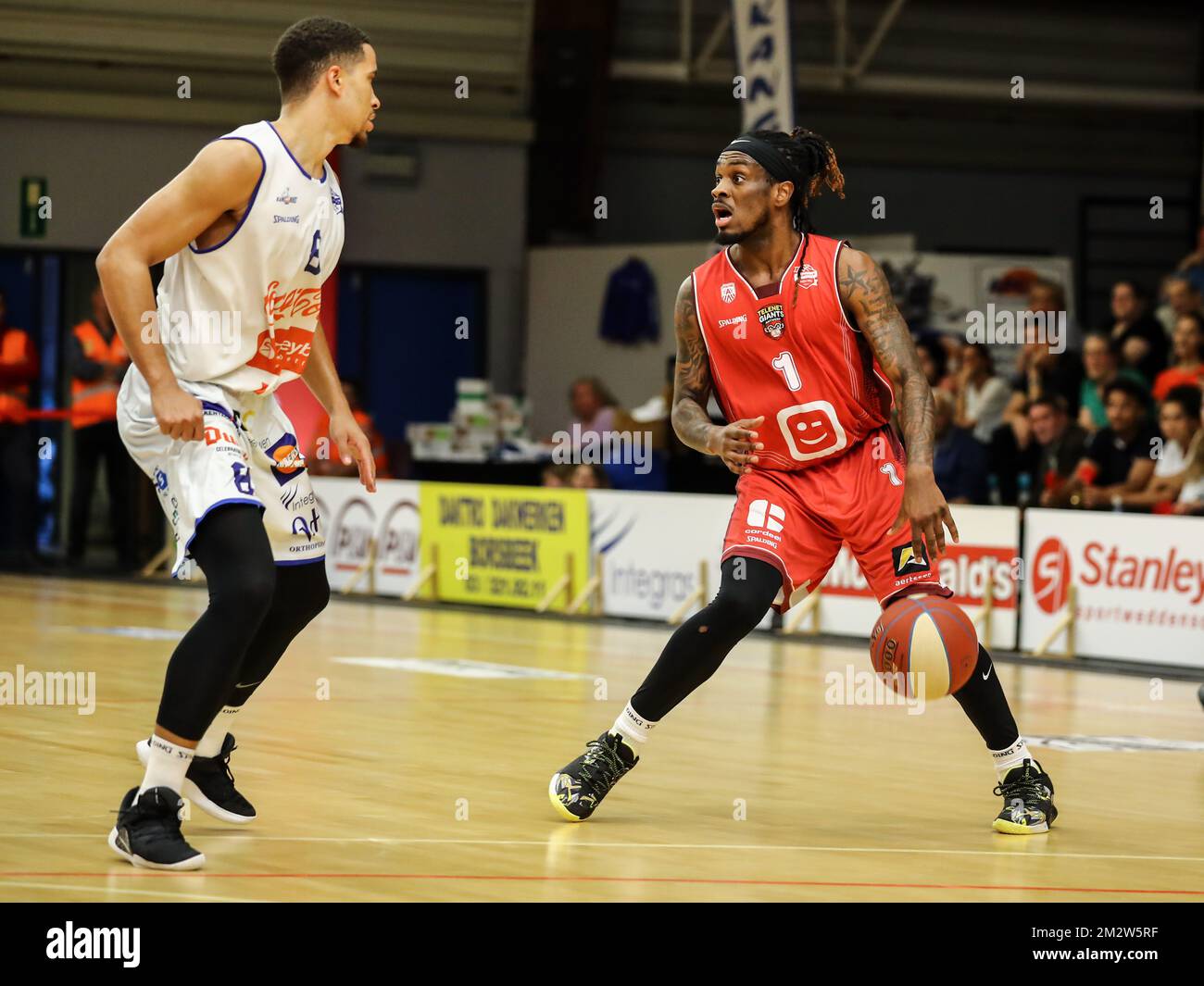 Mechelen's Charles Barton and Antwerp's Paris Lee pictured in action