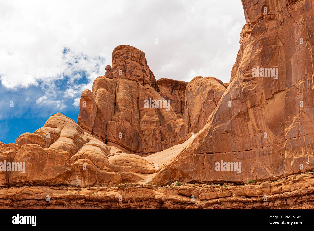 Red sandstone structures at the start of the Park Avenue Trail, Courthouse Towers Area,  in Arches National Park, Moab, Utah. USA Stock Photo
