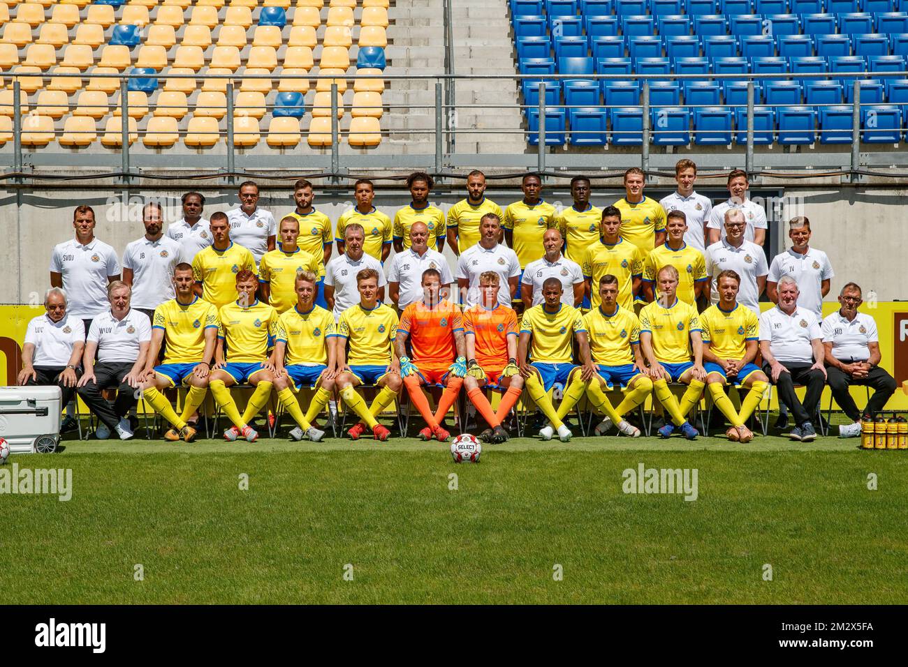 up L-R, Waasland-Beveren's Doctor Raja De Beer, Waasland-Beveren's Doctor Frank de Winter, Waasland-Beveren's Tuur Dierckx, Waasland-Beveren's Denzil Jubitana, Waasland-Beveren's Beni Badibanga, Waasland-Beveren's Floriano Vanzo, Waasland-Beveren's Djihad Bizimana, Waasland-Beveren's Eric Asomani, Waasland-Beveren's Daam Foulon, Waasland-Beveren's Physiotherapist Stijn Hermans, Waasland-Beveren's Physiotherapist Xavier Verstraeten, (Middle L-R), Waasland-Beveren's keeper-coach Sven Van der Jeugt, Waasland-Beveren's mental coach Jorell Beyens, Waasland-Beveren's Stefan Milosevic, Waasland-Bever Stock Photo