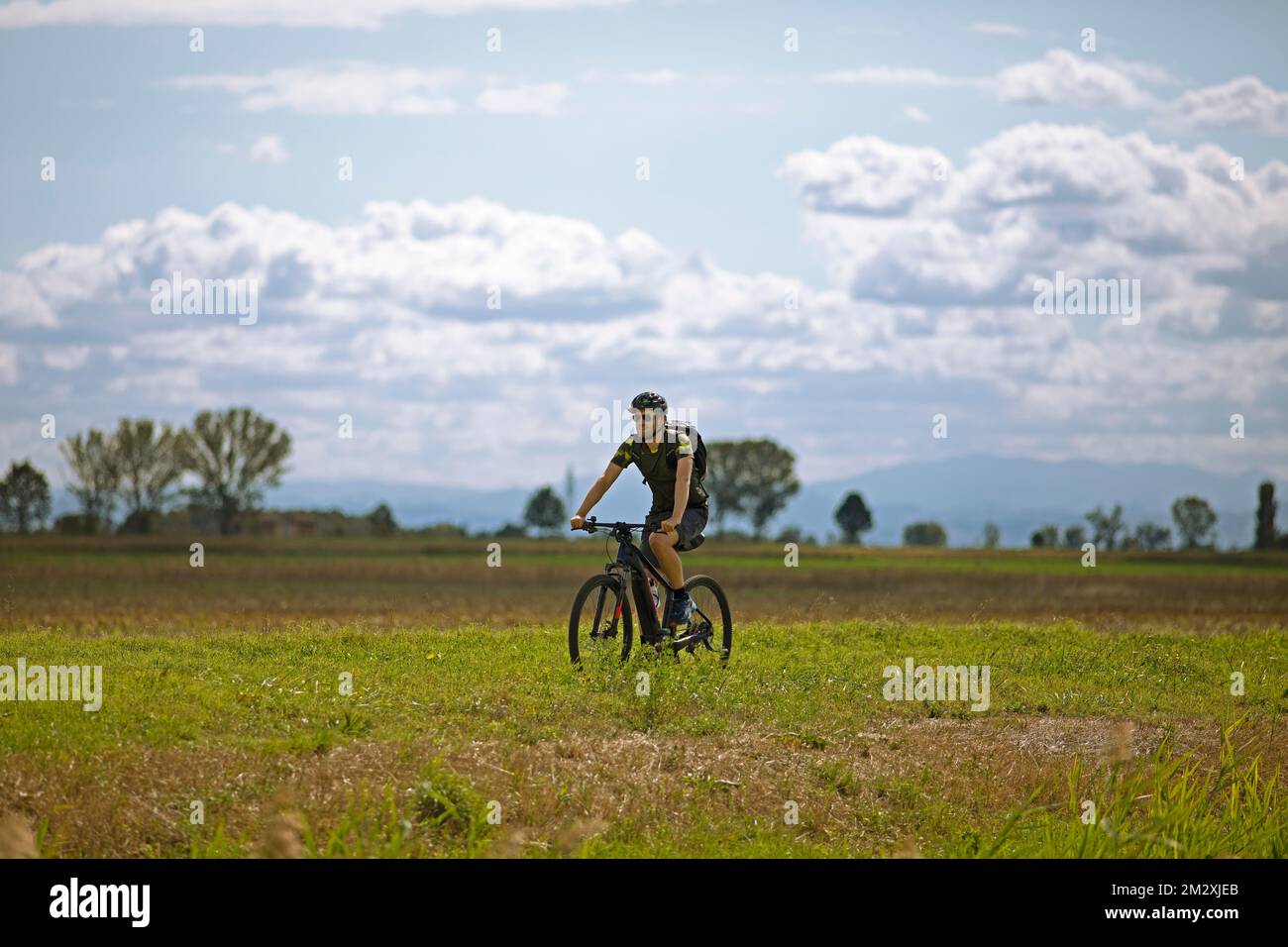 Man, 36, with e-bike on the Ciclovia del Sol, part of the Eurovelo 7, Enilia Romagna, Italy Stock Photo